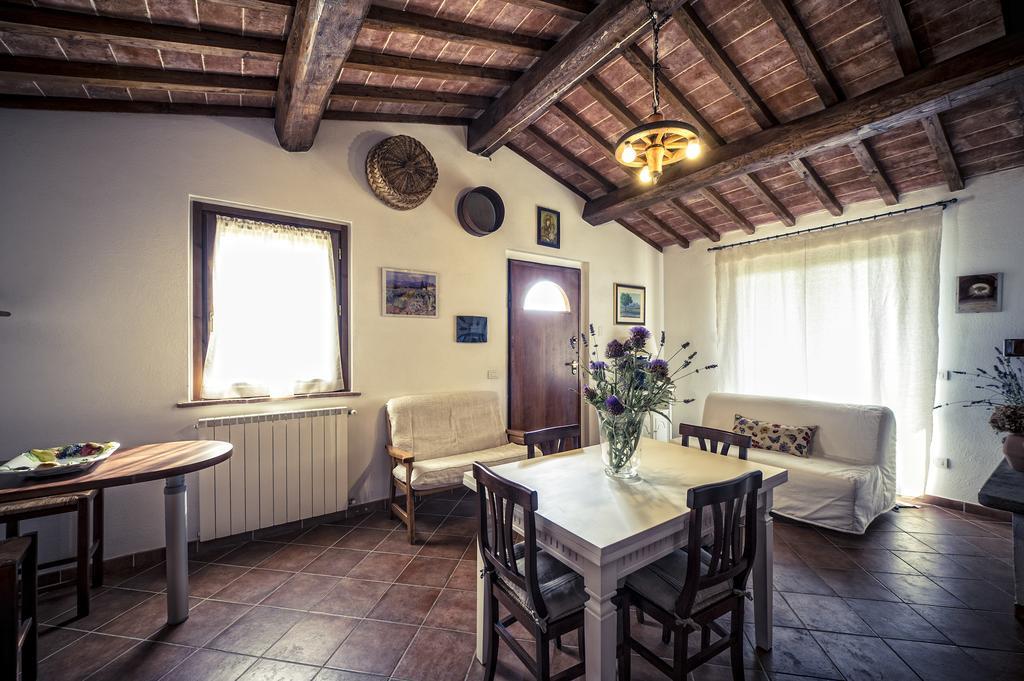 Agriturismo I Roseti Montepulciano Stazione Kültér fotó