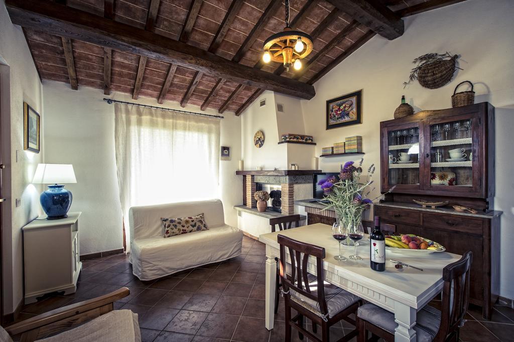 Agriturismo I Roseti Montepulciano Stazione Kültér fotó